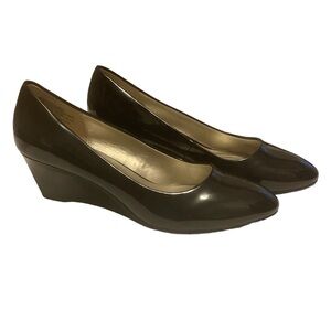 BANDOLINO WOMENS WEDGE PUMPS MID HEELS ROUND TOE SLIP-ON BLACK/ Size 8